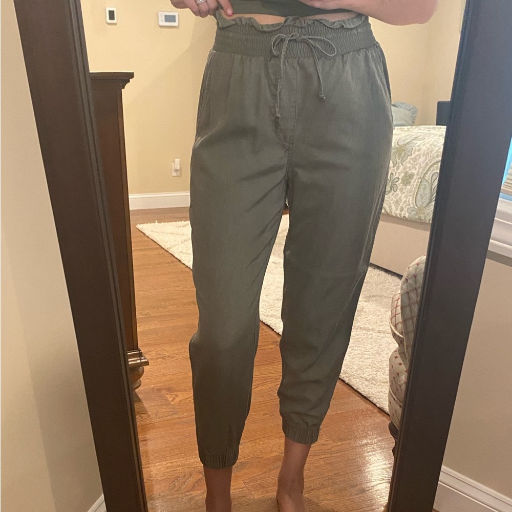 Abercrombie & Fitch utility jogger. Olive green, paper-bag waist, ankle length